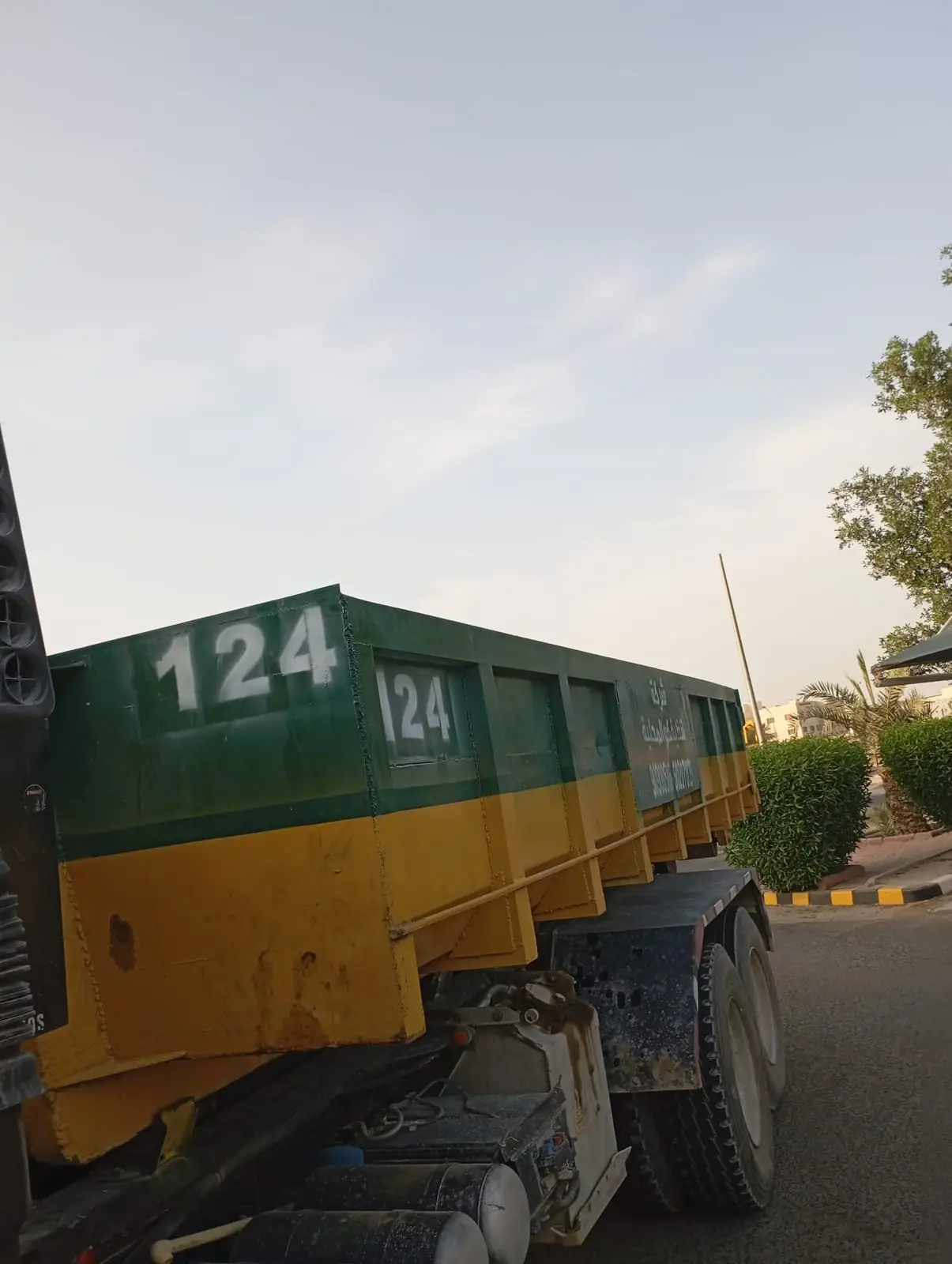 حاوية 30 متر مكعب على شاحنة النقل